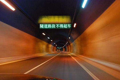 隧道LED無極調光系統(tǒng)設計